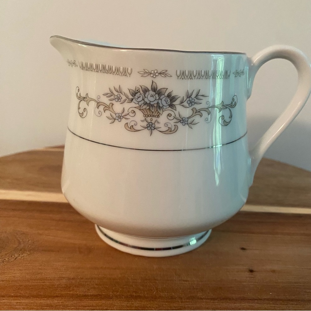 Wade Porcelain China DIANE Creamer Blue Flowers Platinum Trim Retired New